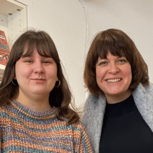 Valentina Reubold und Britta Karadzole (Lesezeichen Darmstadt) in der Projektgruppe vom Libri.Campus live 2023
