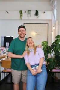 Louisa Dellert in ihrer Buchhandlung