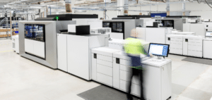 Druckmaschine Canon mit nicht identifizierbarer Person