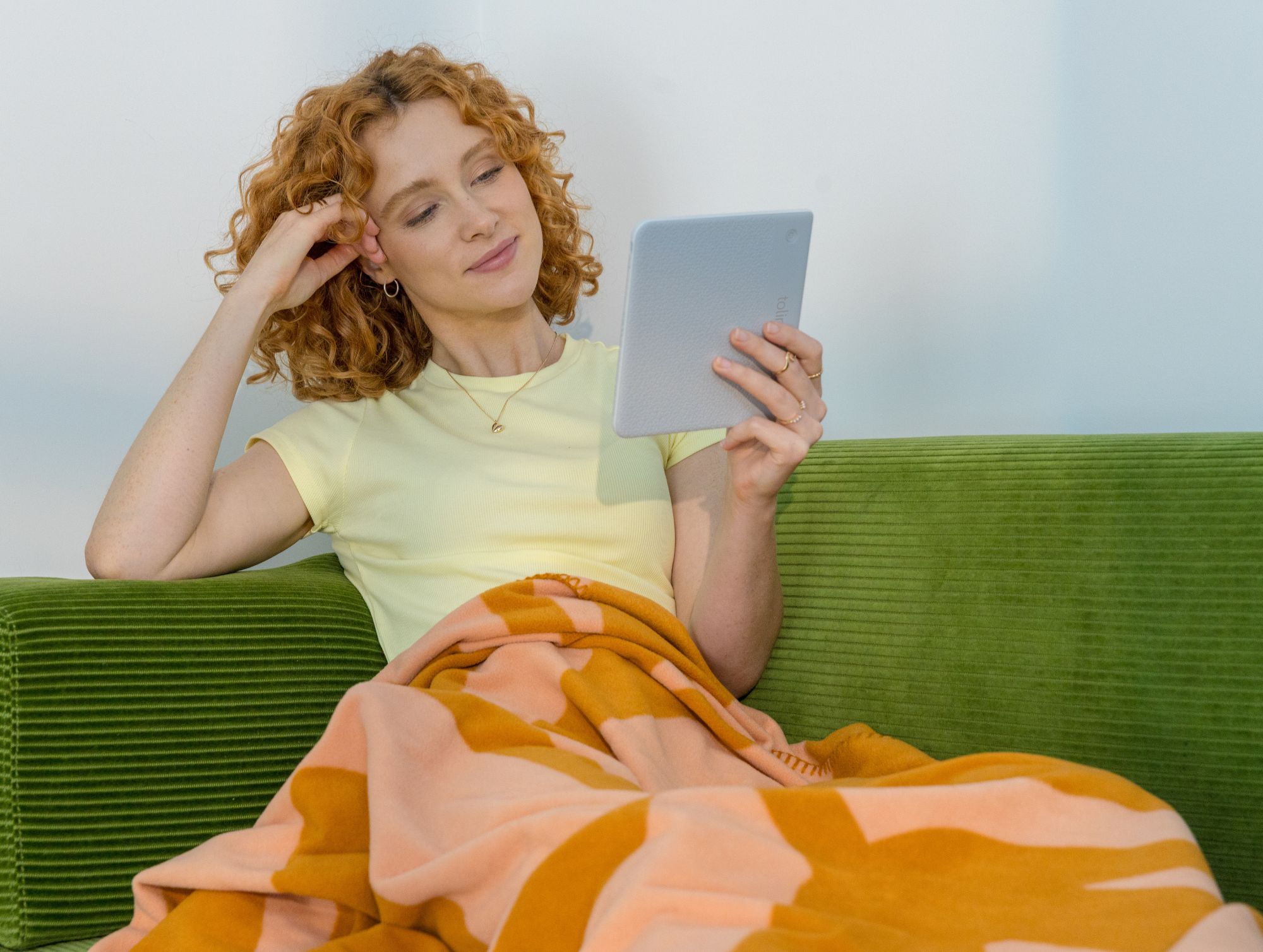 a young woman is reading on her Tolino eReader