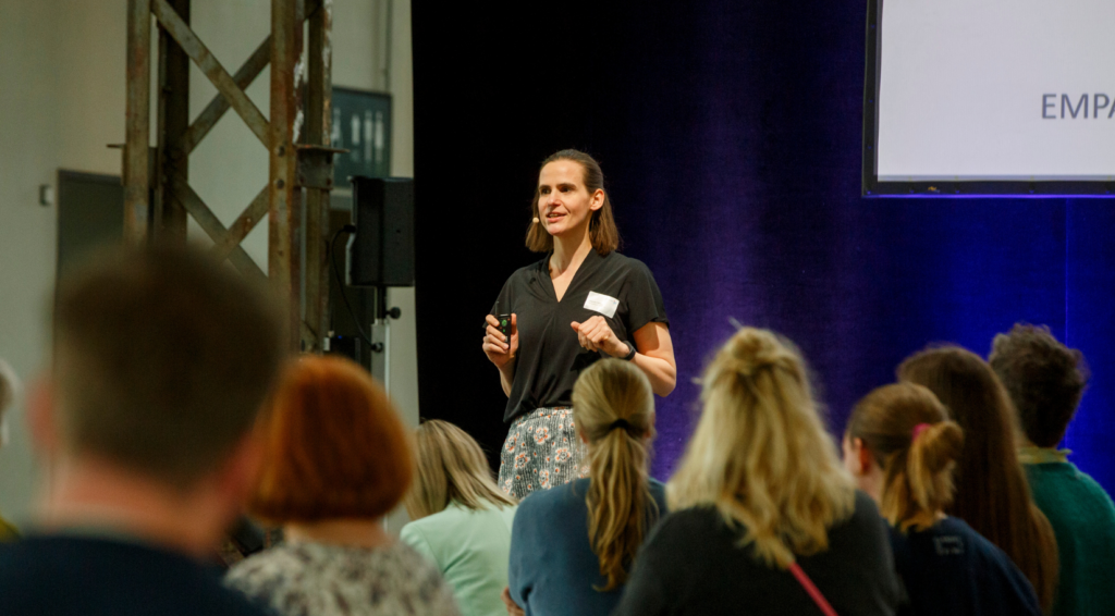Johanna Cantzler (Mediacampus Frankfurt) auf der Libri.Campus-Bühne (Mai 2026)